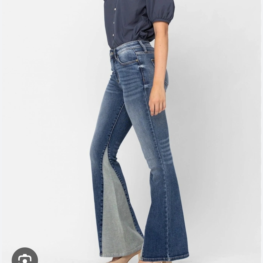 Judy BLUE Women's Blu Flared Jeans